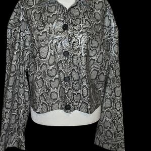 Women's faux patent leather lightweight jacket